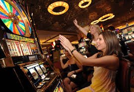 Antarmuka bermain Teen Patti dengan tombol taruhan dan statistik pemain di pahlawan4d